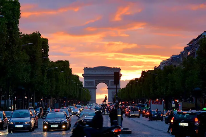 Exploring the Enchanting Streets of Paris: A Traveler's Guide