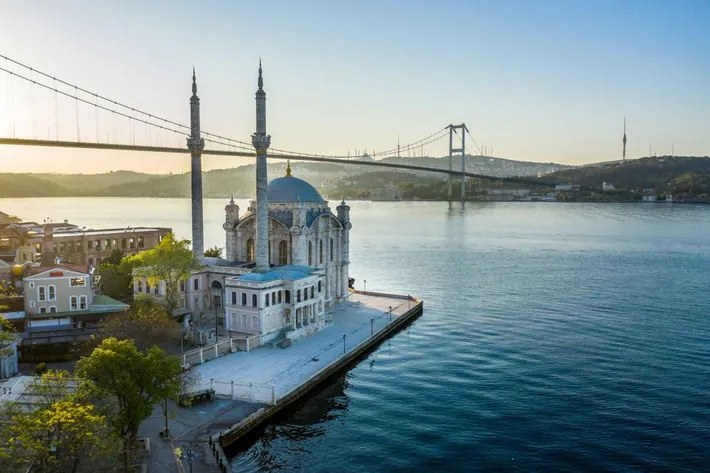 Istanbul Unveiled A Cultural Odyssey through Turkey's Enigmatic Metropolis